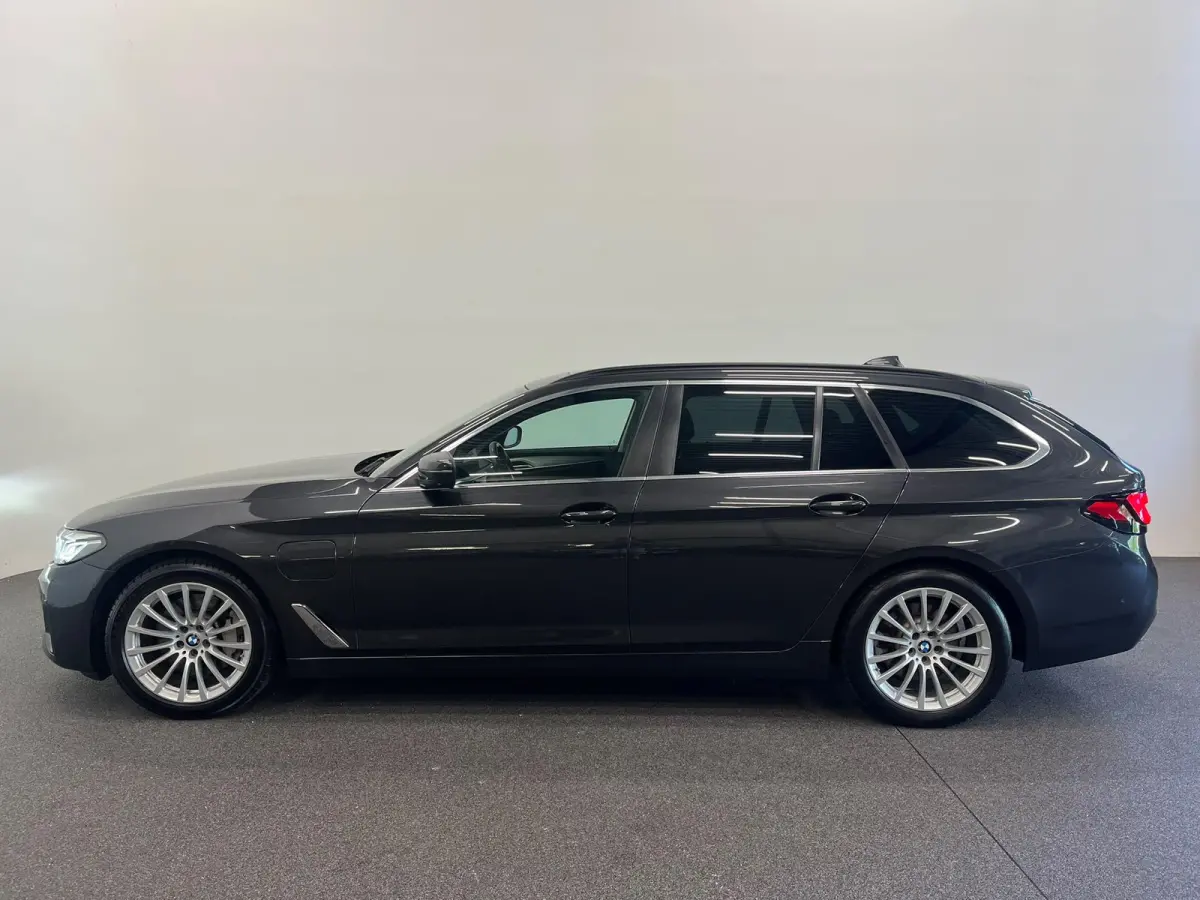 530e High Executive Panoramadak Navigatie Apple Carplay Android Auto 360 camera Parkeerhulp Cruise Control Adaptieve LED-koplampen Stoelverwarming Leder Climate Control Lichtmetalen velgen P
