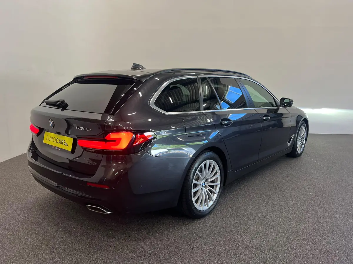 530e High Executive Panoramadak Navigatie Apple Carplay Android Auto 360 camera Parkeerhulp Cruise Control Adaptieve LED-koplampen Stoelverwarming Leder Climate Control Lichtmetalen velgen P