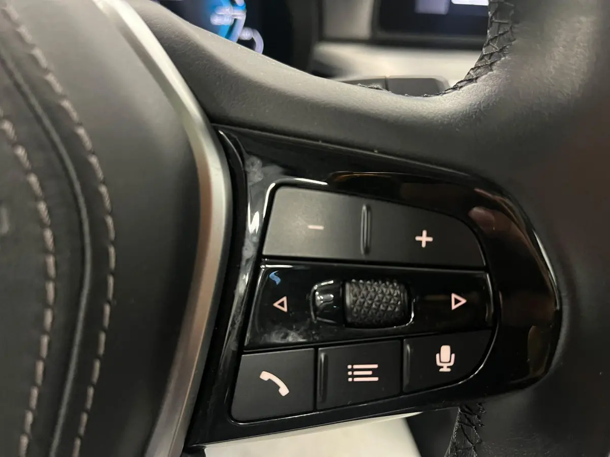 530e High Executive Panoramadak Navigatie Apple Carplay Android Auto 360 camera Parkeerhulp Cruise Control Adaptieve LED-koplampen Stoelverwarming Leder Climate Control Lichtmetalen velgen P