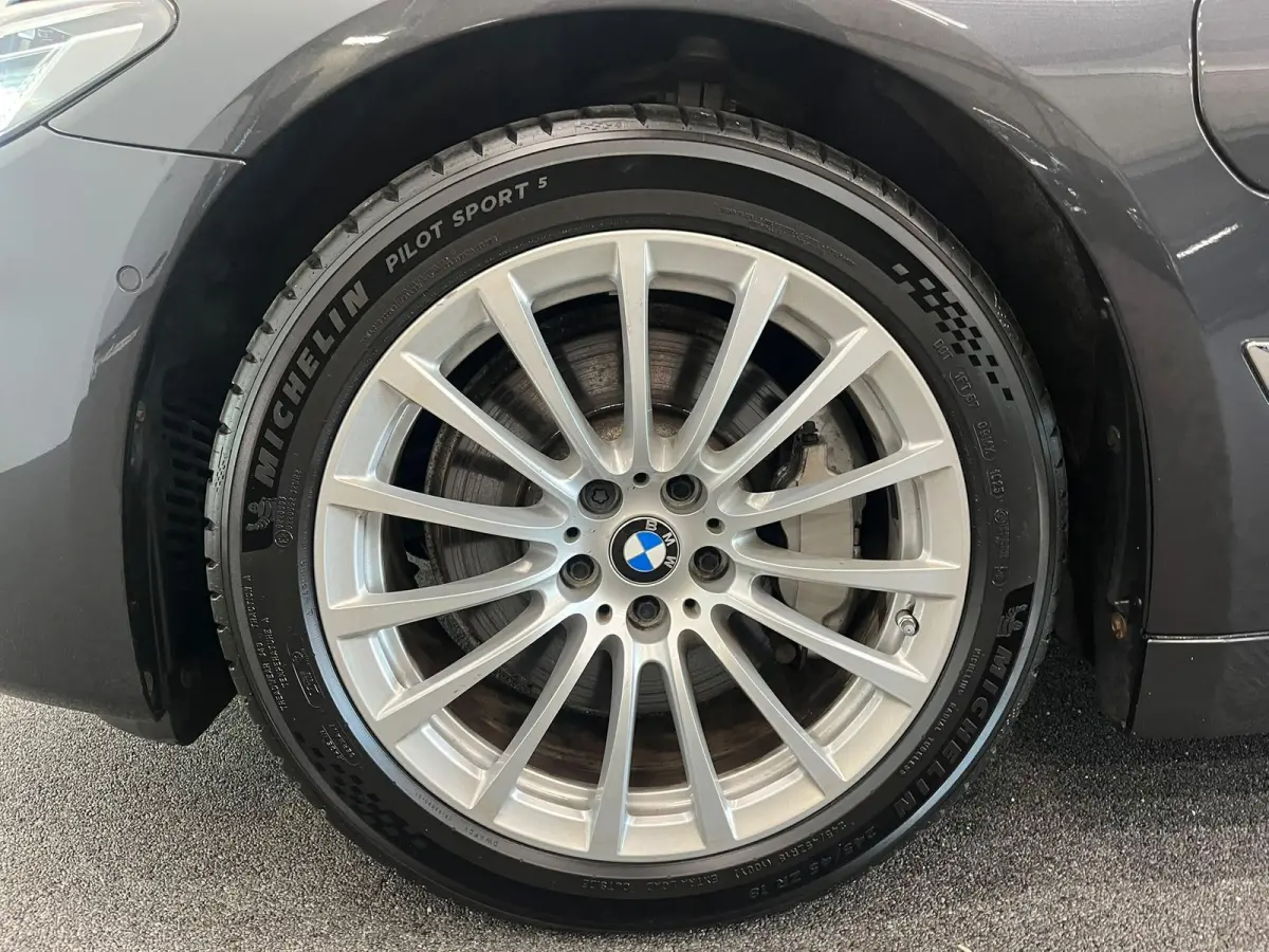 530e High Executive Panoramadak Navigatie Apple Carplay Android Auto 360 camera Parkeerhulp Cruise Control Adaptieve LED-koplampen Stoelverwarming Leder Climate Control Lichtmetalen velgen P