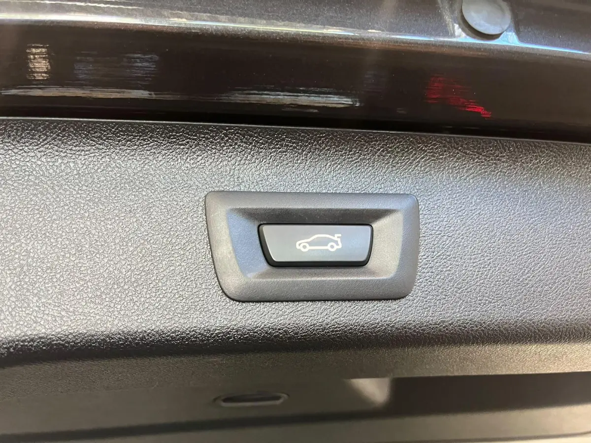530e High Executive Panoramadak Navigatie Apple Carplay Android Auto 360 camera Parkeerhulp Cruise Control Adaptieve LED-koplampen Stoelverwarming Leder Climate Control Lichtmetalen velgen P
