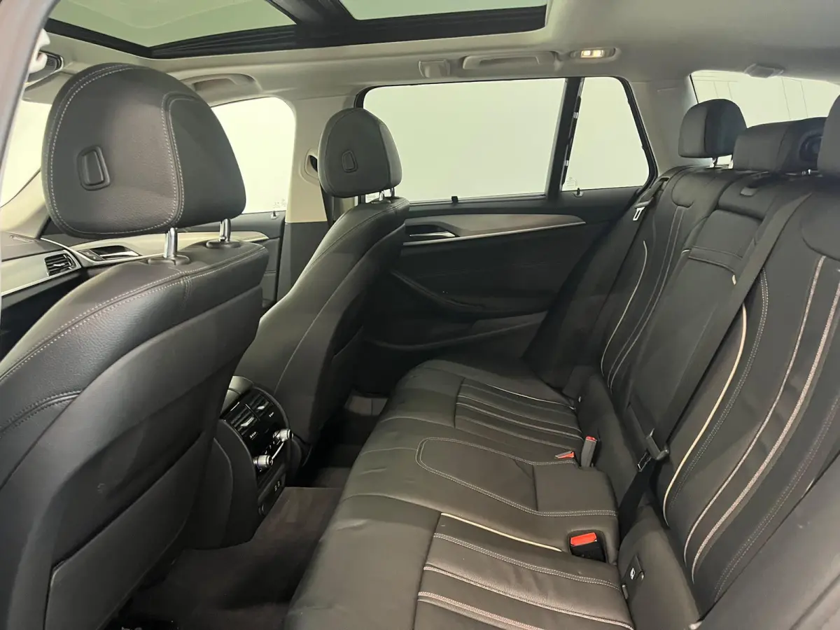 530e High Executive Panoramadak Navigatie Apple Carplay Android Auto 360 camera Parkeerhulp Cruise Control Adaptieve LED-koplampen Stoelverwarming Leder Climate Control Lichtmetalen velgen P