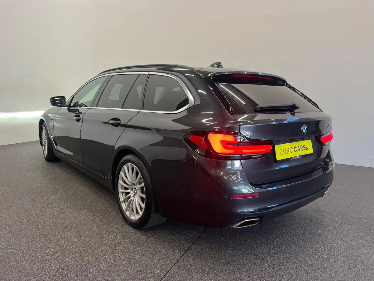 530e High Executive Panoramadak Navigatie Apple Carplay Android Auto 360 camera Parkeerhulp Cruise Control Adaptieve LED-koplampen Stoelverwarming Leder Climate Control Lichtmetalen velgen P