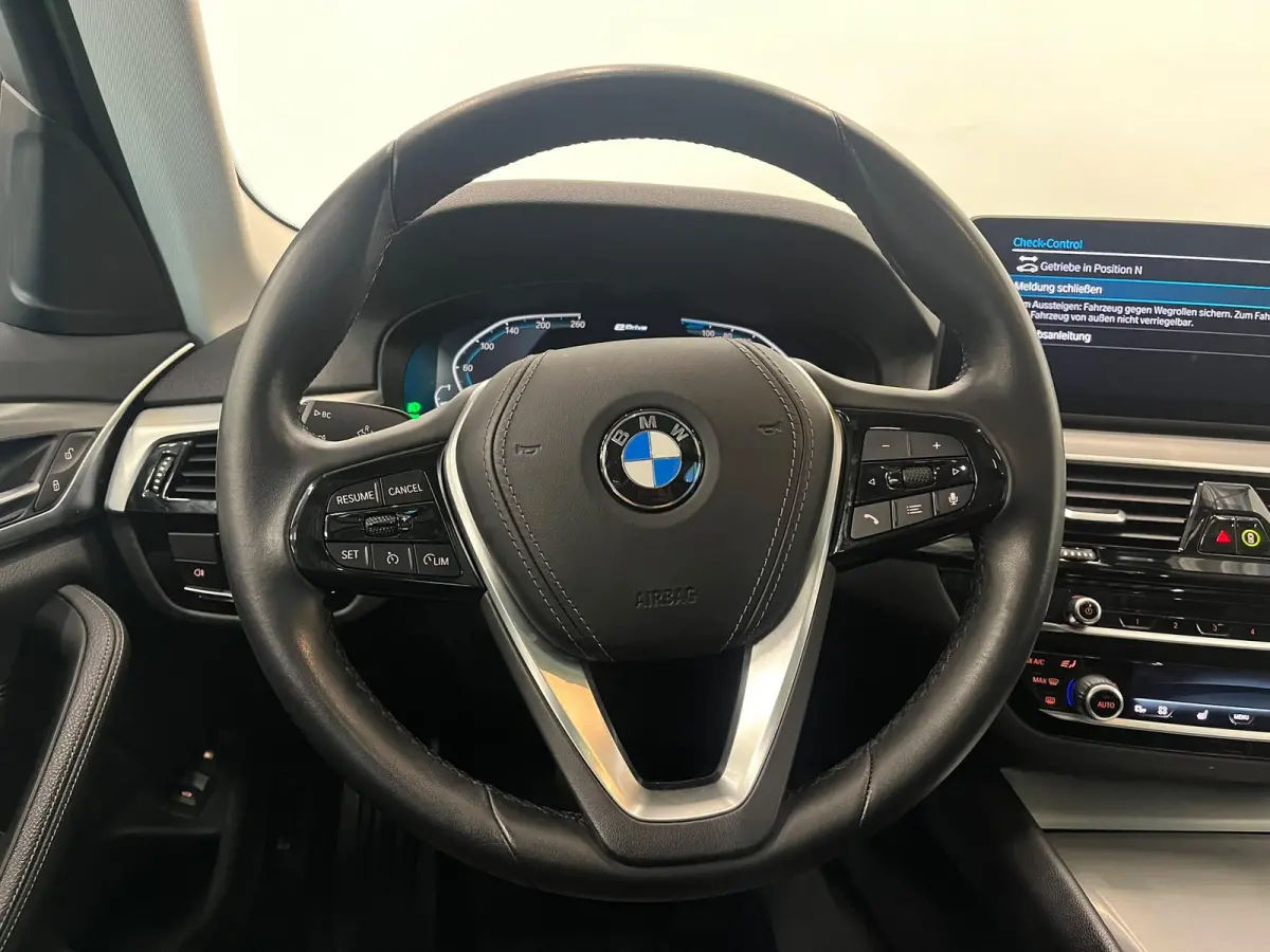 530e High Executive Panoramadak Navigatie Apple Carplay Android Auto 360 camera Parkeerhulp Cruise Control Adaptieve LED-koplampen Stoelverwarming Leder Climate Control Lichtmetalen velgen P
