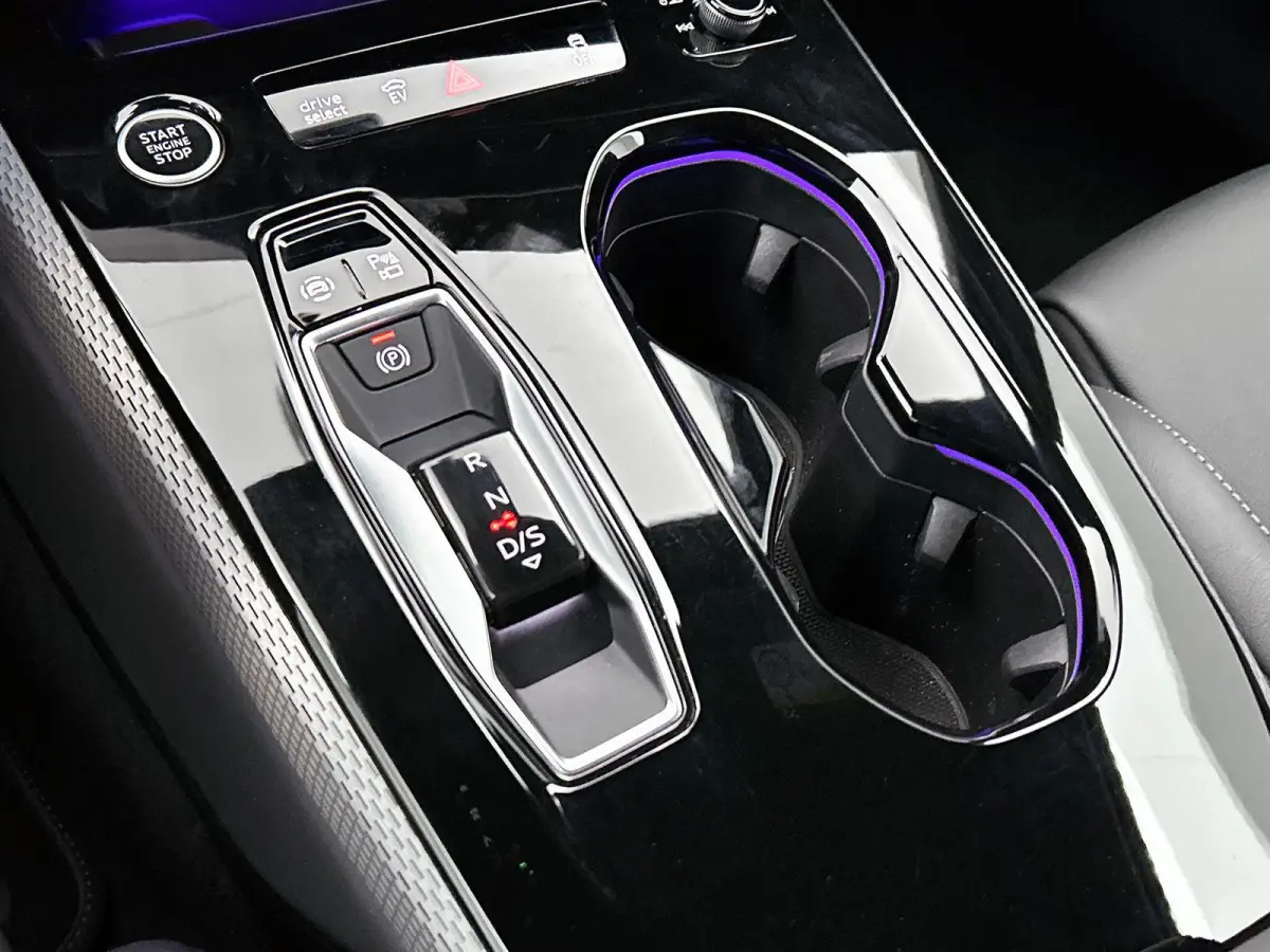 Avant 2.0 quattro S edition B&O Audi | Navigatie | 360 Camera | 19 Inch Velgen | Airco | Optiek pakket Zwart |