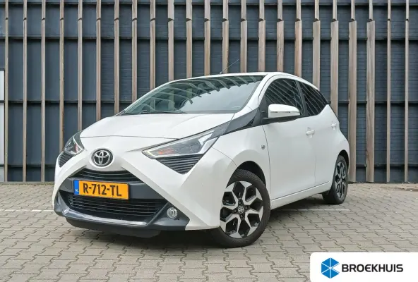 1.0 VVT-i x-joy | Stoelverwarming | Camera | Dealer Onderhouden |