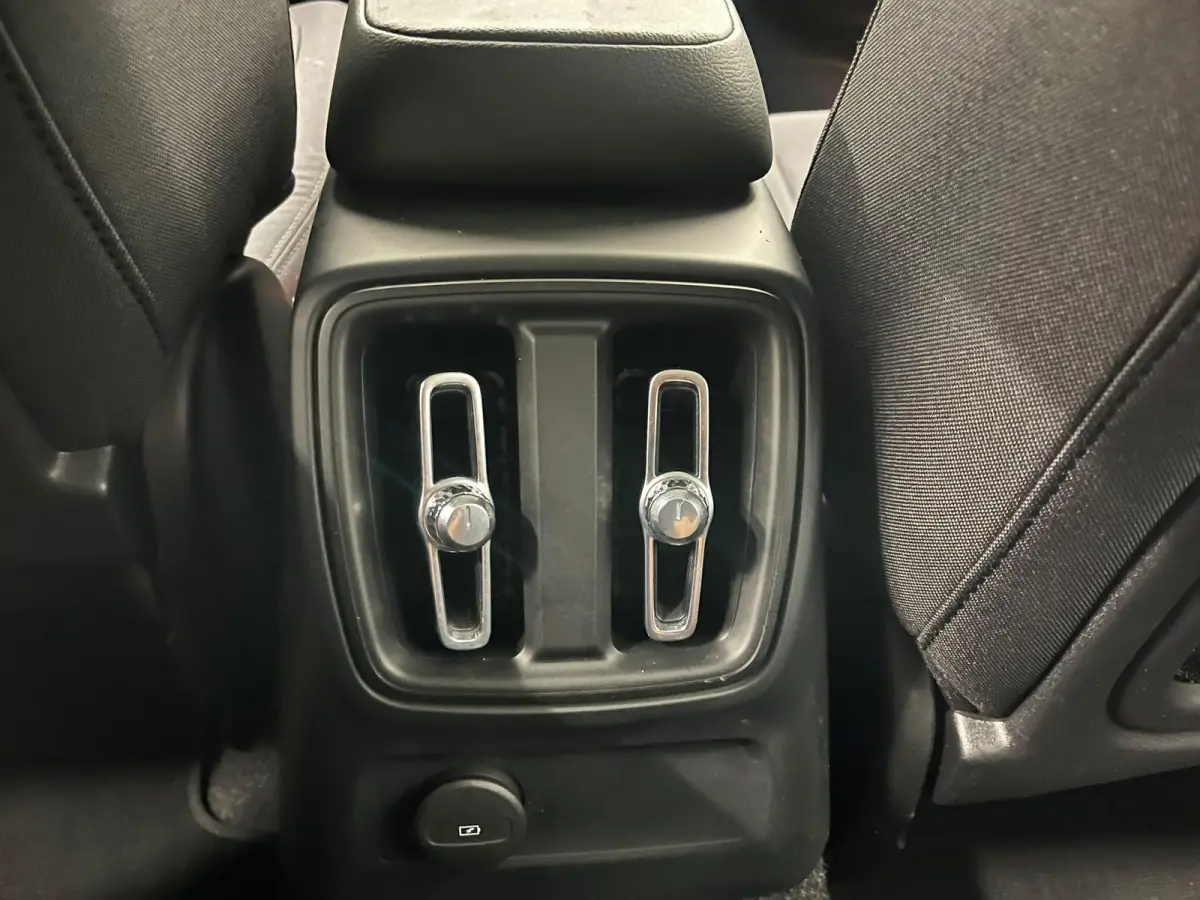 1.5 T4 Inscription Expression SOH 92% Wegklapbare trekhaak Navigatie Apple Carplay Android Auto Camera Parkeerhulp Adaptive Cruise Control Harman Kardon Full Led Climate Control Lichtmetalen