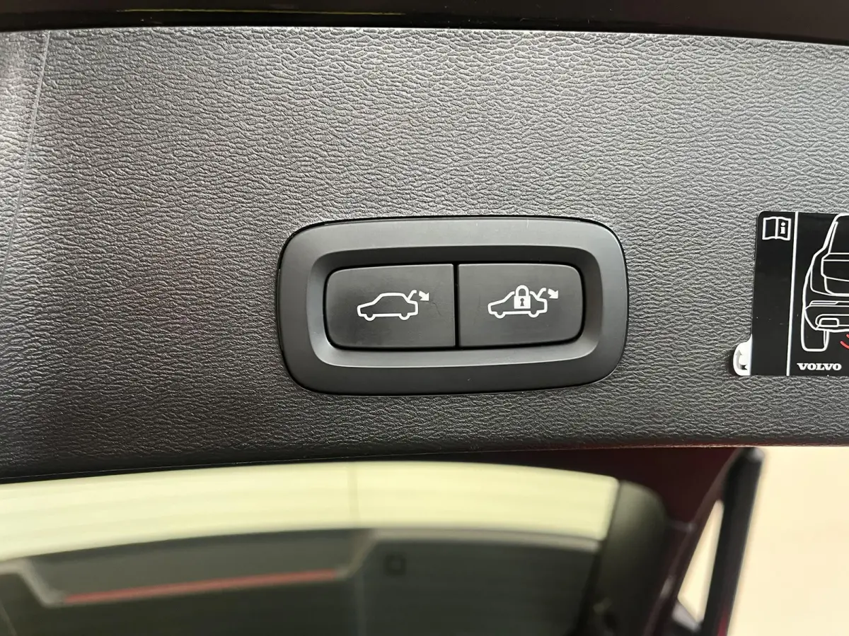 1.5 T4 Inscription Expression SOH 92% Wegklapbare trekhaak Navigatie Apple Carplay Android Auto Camera Parkeerhulp Adaptive Cruise Control Harman Kardon Full Led Climate Control Lichtmetalen