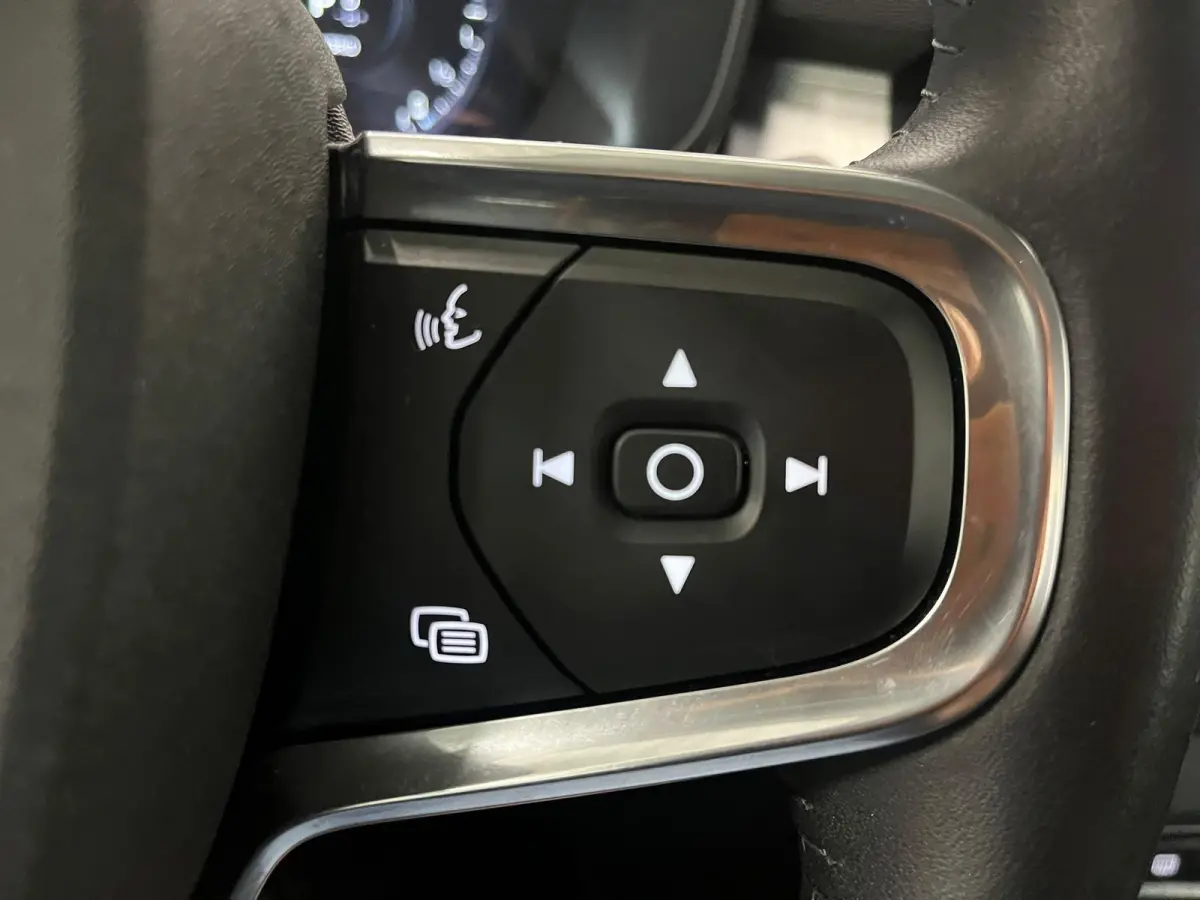 1.5 T4 Inscription Expression SOH 92% Wegklapbare trekhaak Navigatie Apple Carplay Android Auto Camera Parkeerhulp Adaptive Cruise Control Harman Kardon Full Led Climate Control Lichtmetalen