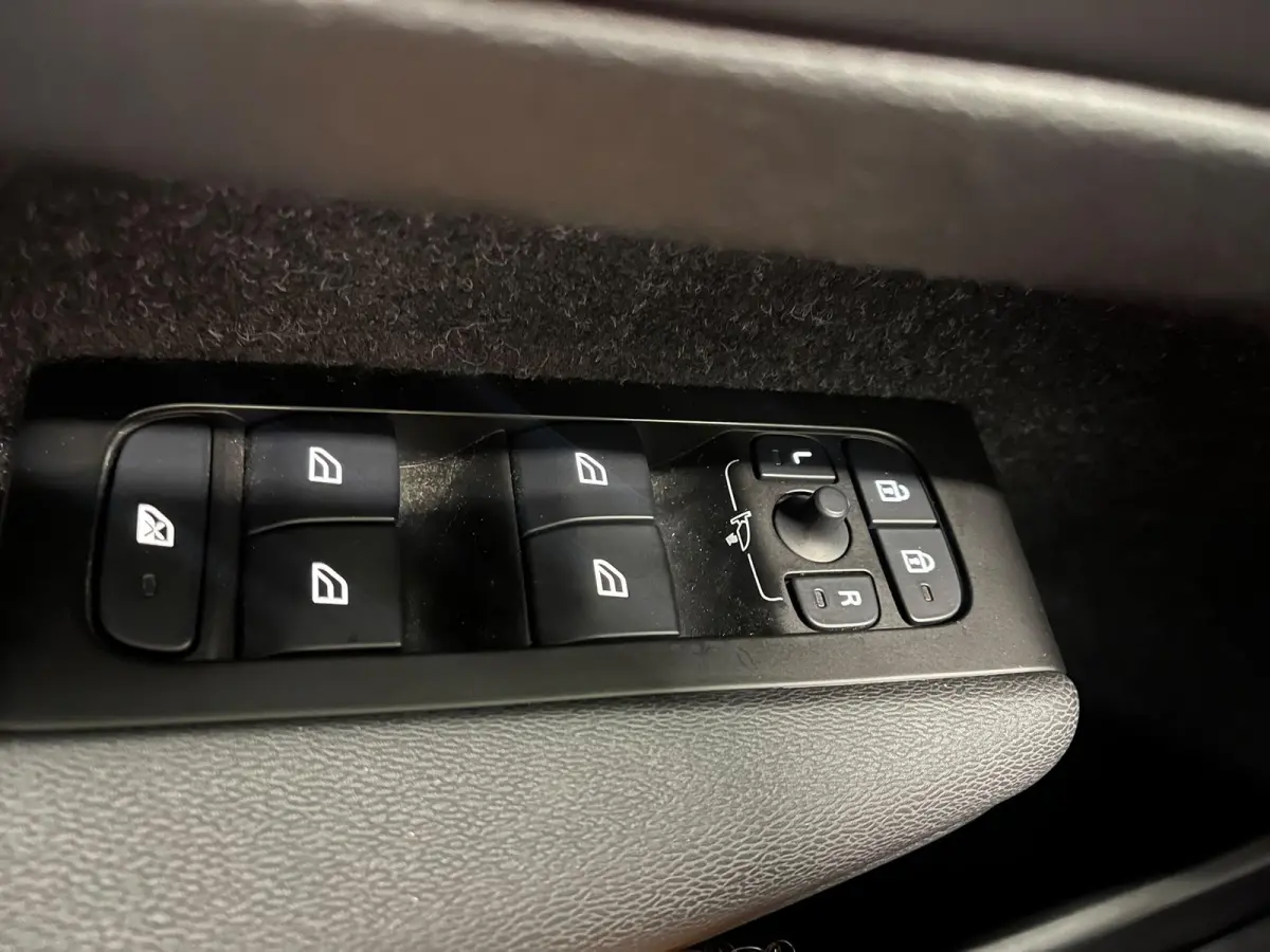1.5 T4 Inscription Expression SOH 92% Wegklapbare trekhaak Navigatie Apple Carplay Android Auto Camera Parkeerhulp Adaptive Cruise Control Harman Kardon Full Led Climate Control Lichtmetalen