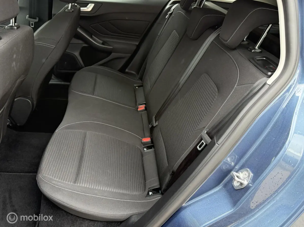 1.0 EcoBoost Hybrid Titanium | Clima | PDC V+A | Navi | Privacy Glas | Cruise | Led |
