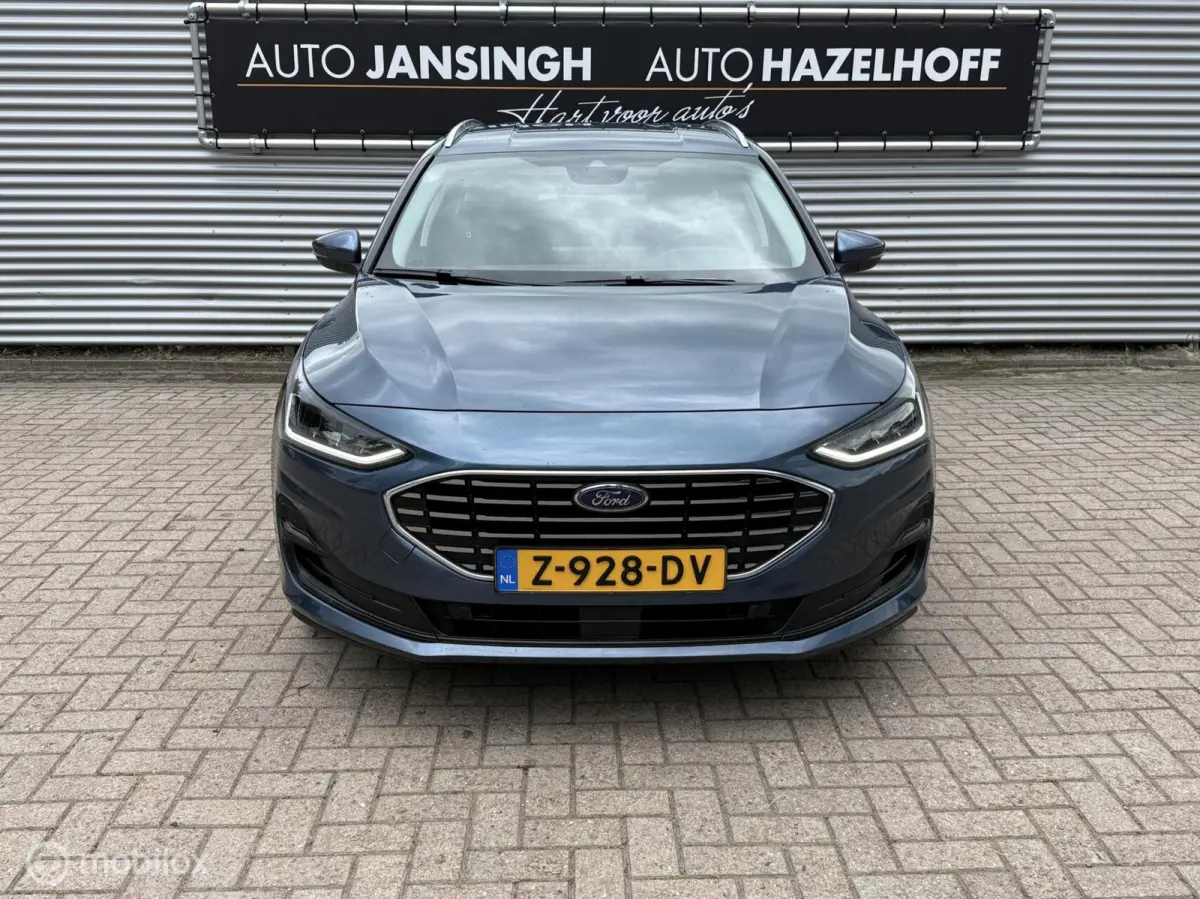 1.0 EcoBoost Hybrid Titanium | Clima | PDC V+A | Navi | Privacy Glas | Cruise | Led |