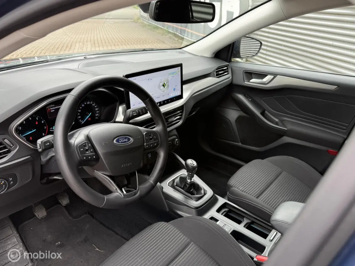 1.0 EcoBoost Hybrid Titanium | Clima | PDC V+A | Navi | Privacy Glas | Cruise | Led |