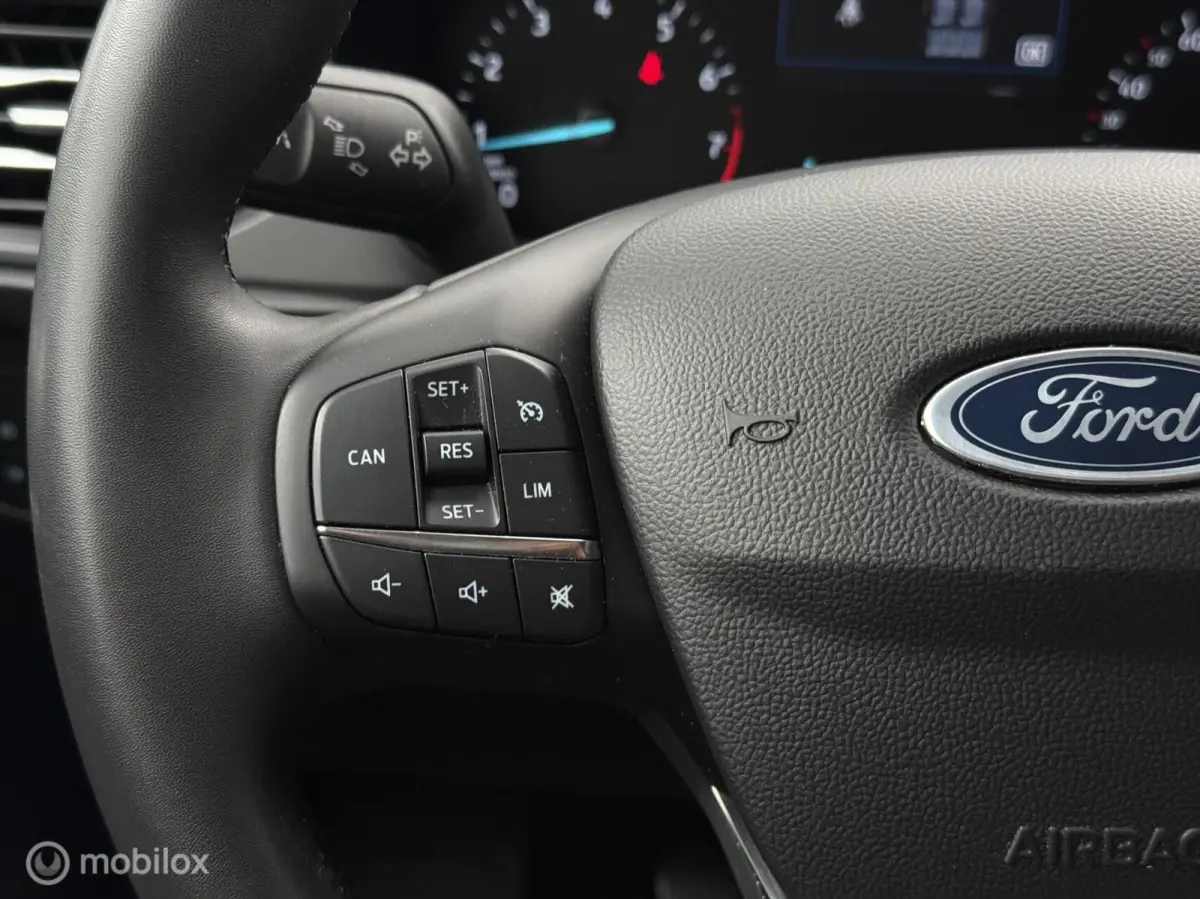 1.0 EcoBoost Hybrid Titanium | Clima | PDC V+A | Navi | Privacy Glas | Cruise | Led |
