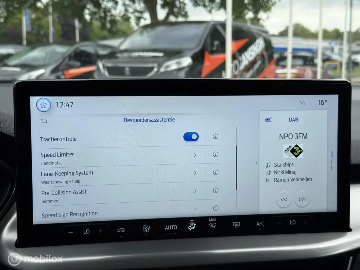 1.0 EcoBoost Hybrid Titanium | Clima | PDC V+A | Navi | Privacy Glas | Cruise | Led |