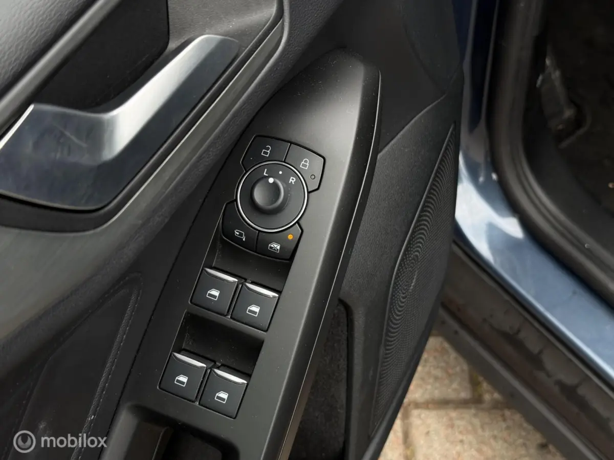 1.0 EcoBoost Hybrid Titanium | Clima | PDC V+A | Navi | Privacy Glas | Cruise | Led |