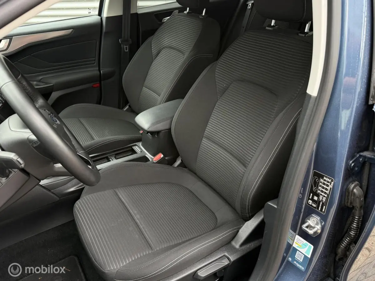 1.0 EcoBoost Hybrid Titanium | Clima | PDC V+A | Navi | Privacy Glas | Cruise | Led |