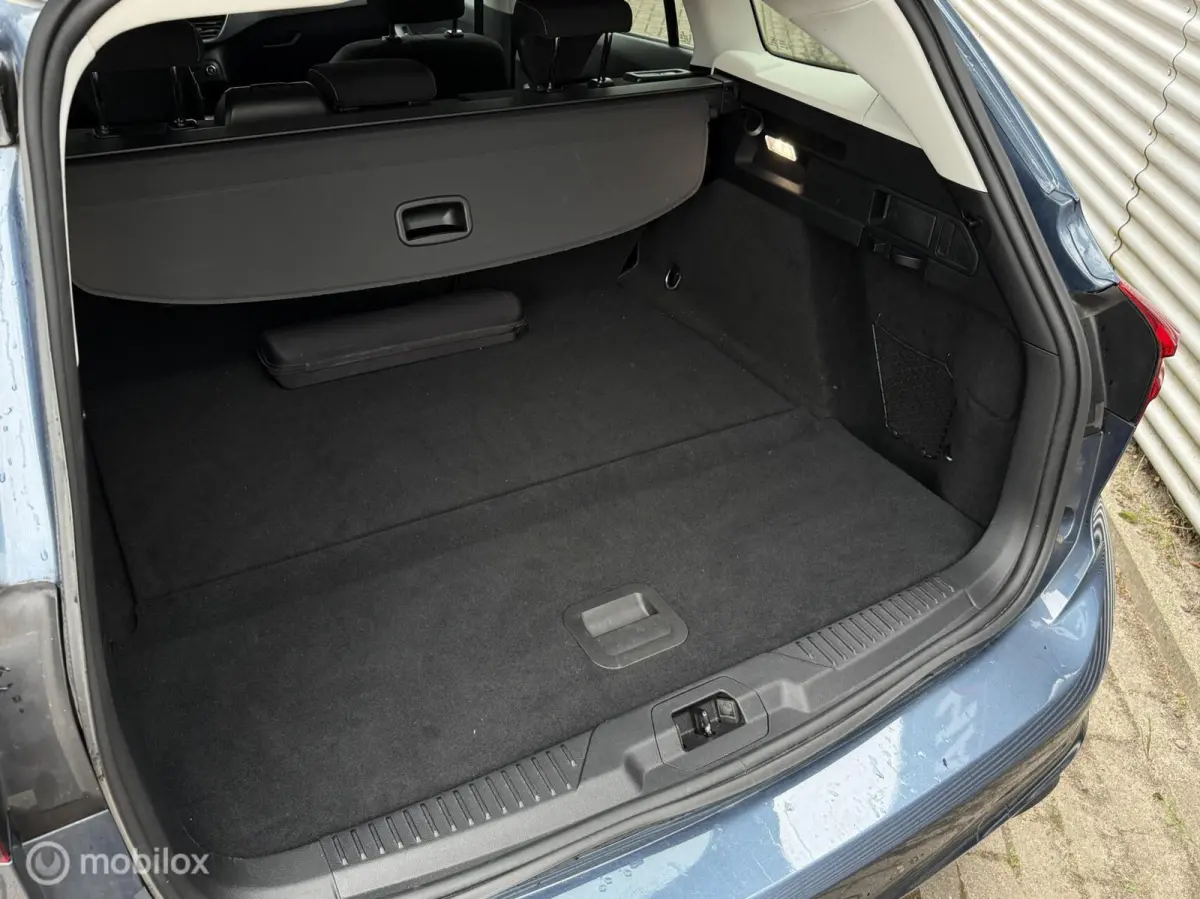 1.0 EcoBoost Hybrid Titanium | Clima | PDC V+A | Navi | Privacy Glas | Cruise | Led |