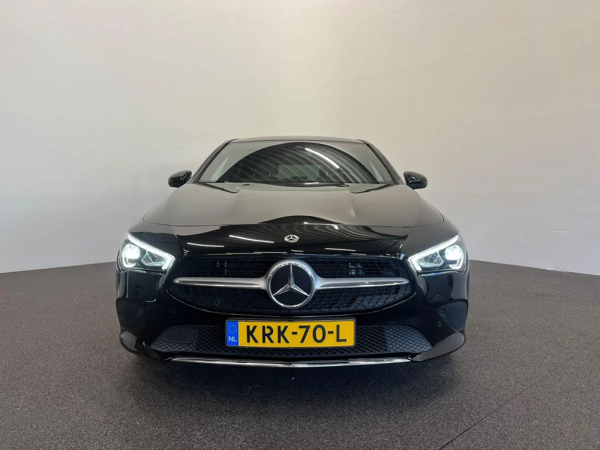 250 e Business SoH 93% Panoramadak Trekhaak Navigatie Camera Parkeerhulp Cruise control Stoelverwarming Virtual Cockpit Full Led Half leder Climate Control Lichtmetalen velgen