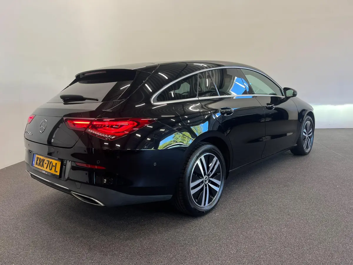 250 e Business SoH 93% Panoramadak Trekhaak Navigatie Camera Parkeerhulp Cruise control Stoelverwarming Virtual Cockpit Full Led Half leder Climate Control Lichtmetalen velgen