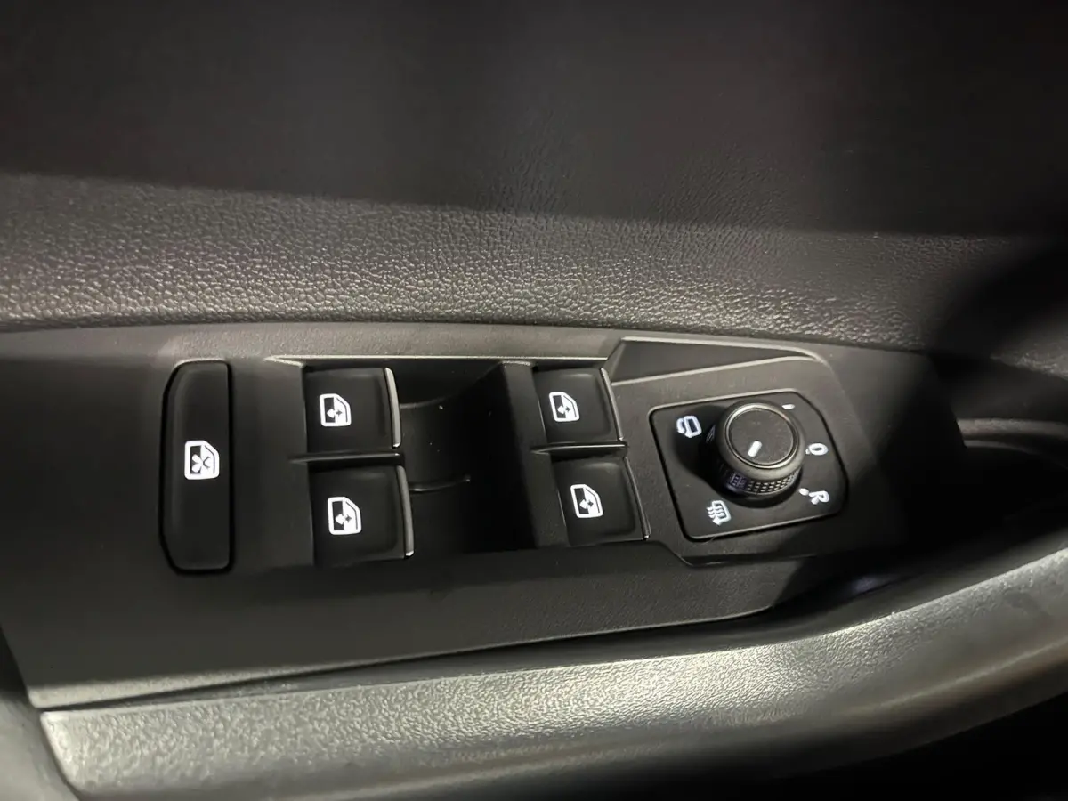 1.0 TSI AUT 85KW Goal Navigatie Apple Carplay/ Android Auto Adaptive Cruise Control Parkeersensoren Stoelverwarming Virtual Cockpit Climate Control