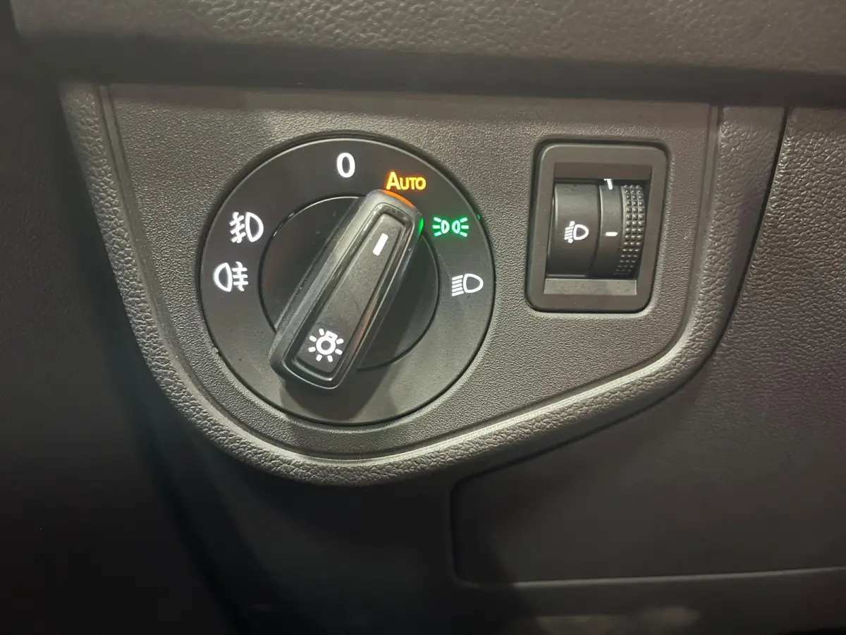 1.0 TSI AUT 85KW Goal Navigatie Apple Carplay/ Android Auto Adaptive Cruise Control Parkeersensoren Stoelverwarming Virtual Cockpit Climate Control