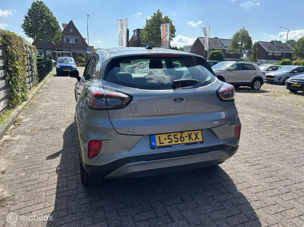 1.0 EcoBoost Titanium camera