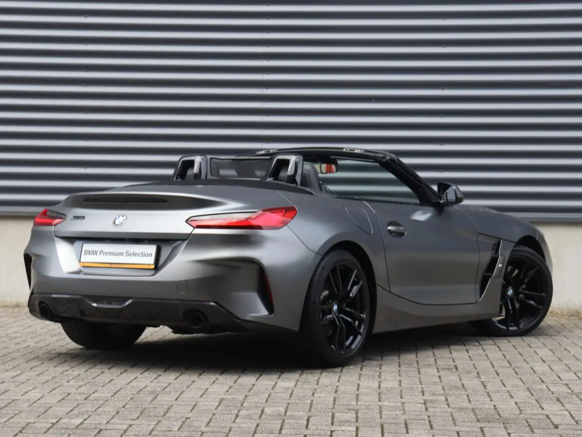 sDrive30i | High Executive | M Sportpakket | Head-Up | Elektr. Stoelen | Harman Kardon | Comfort Access | Stuurwiel Verwarmd | 19'' LMV