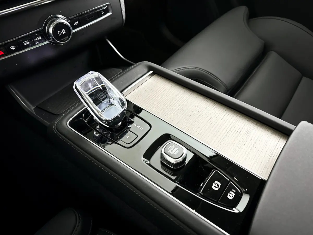 T8 Plug-in hybrid AWD Ultra Bright | SOH 100% | Panoramadak | 360° camera | Bowers & Wilkins | Luchtvering | Head-up display | Stoel- en Stuurverwarming