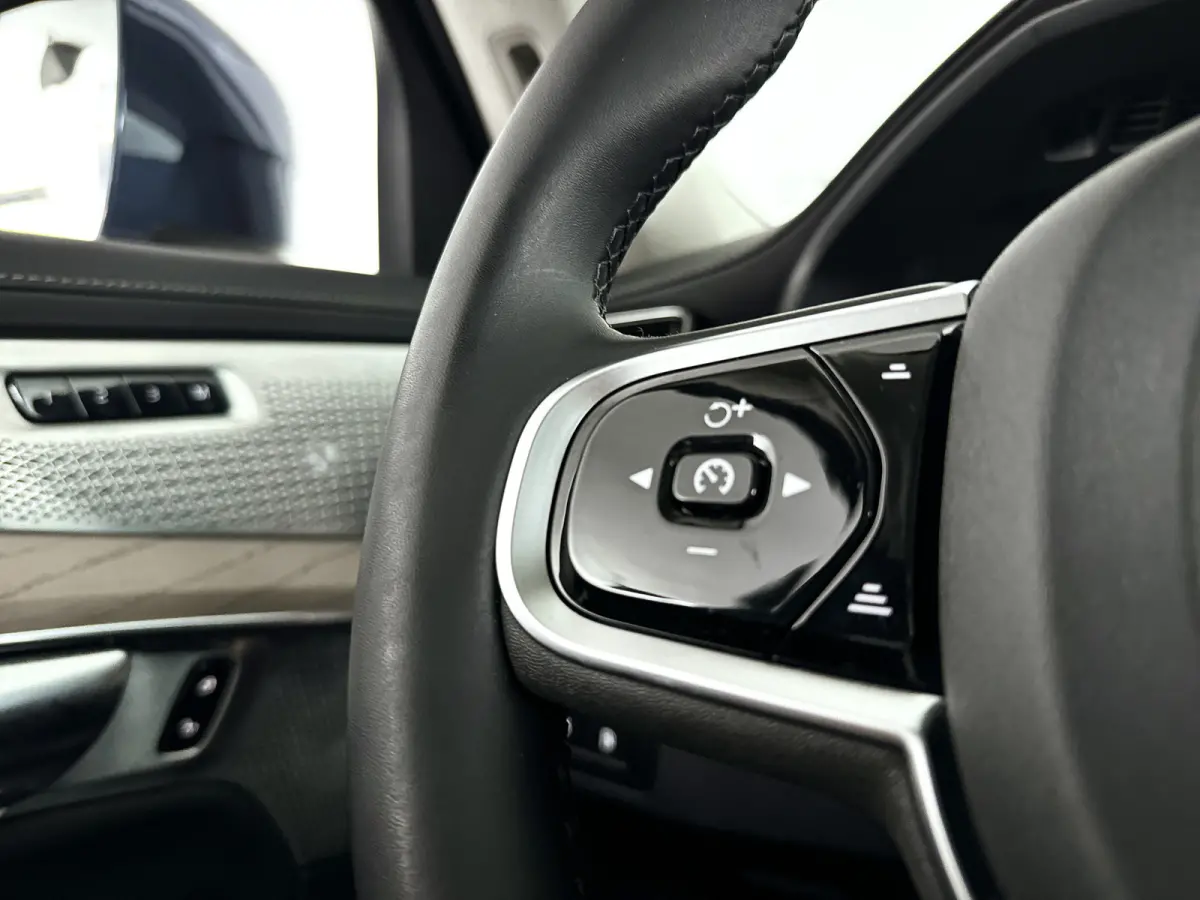 T8 Plug-in hybrid AWD Ultra Bright | SOH 100% | Panoramadak | 360° camera | Bowers & Wilkins | Luchtvering | Head-up display | Stoel- en Stuurverwarming