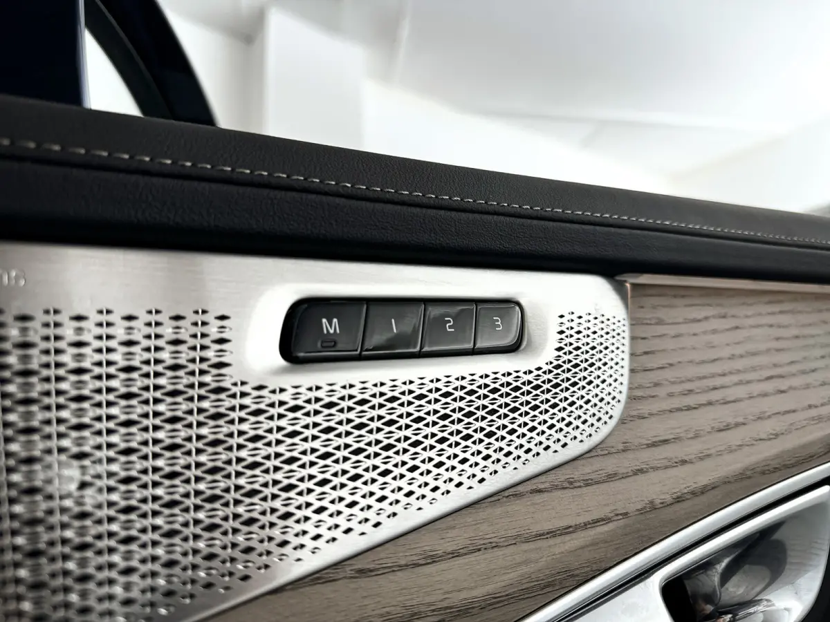 T8 Plug-in hybrid AWD Ultra Bright | SOH 100% | Panoramadak | 360° camera | Bowers & Wilkins | Luchtvering | Head-up display | Stoel- en Stuurverwarming