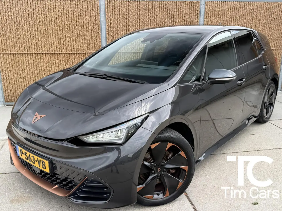 Adrenaline One 62 kWh SoH 91,21% Stuur en- stoelverwarming | LED verlichting | Apple CarPlay/Android Auto | Cruise control adaptief | Climate control | Parkeersensoren voor en achter | Achte