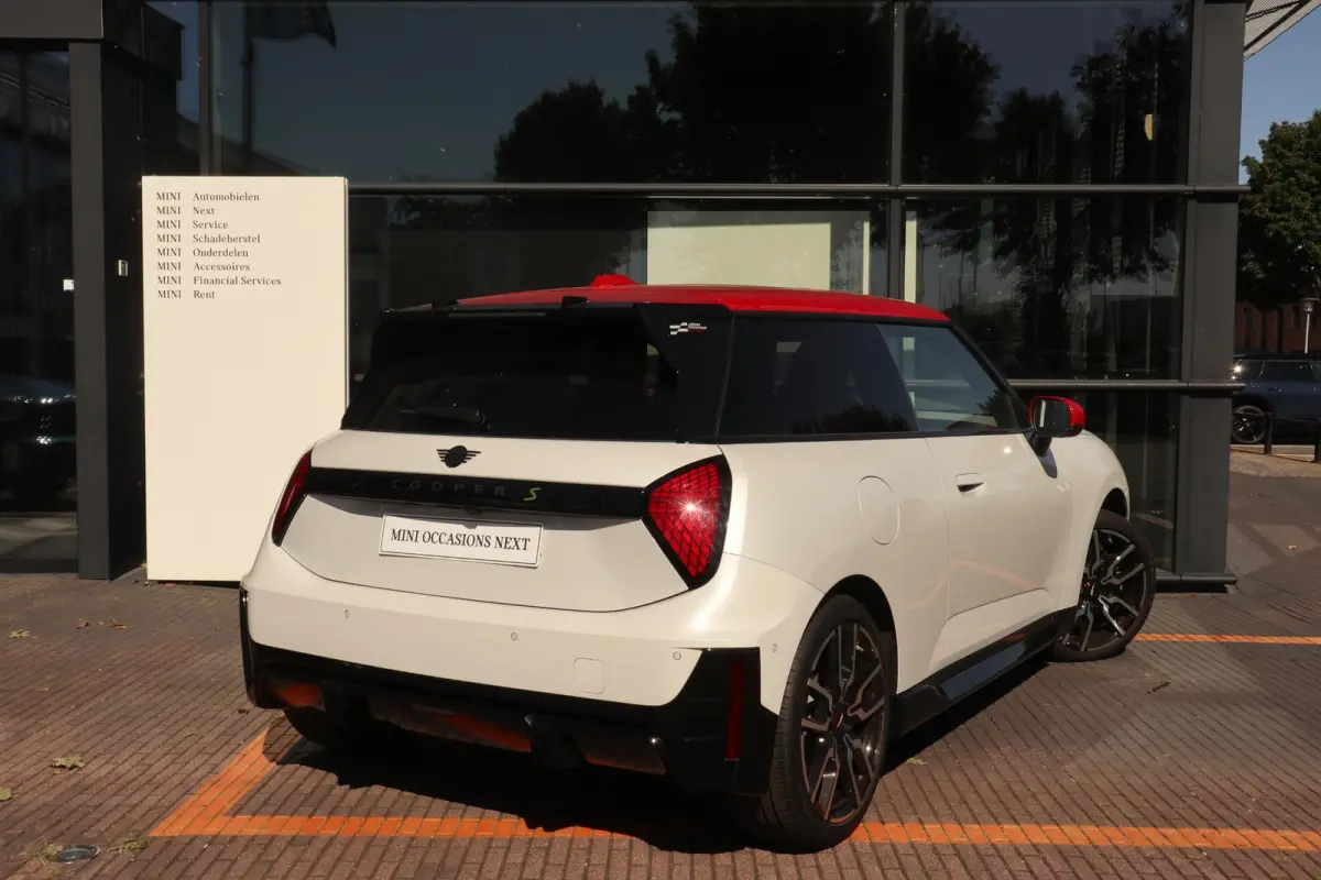 3-Deurs SE | John Cooper Works uitvoering | Pakket M | SOH 98% |