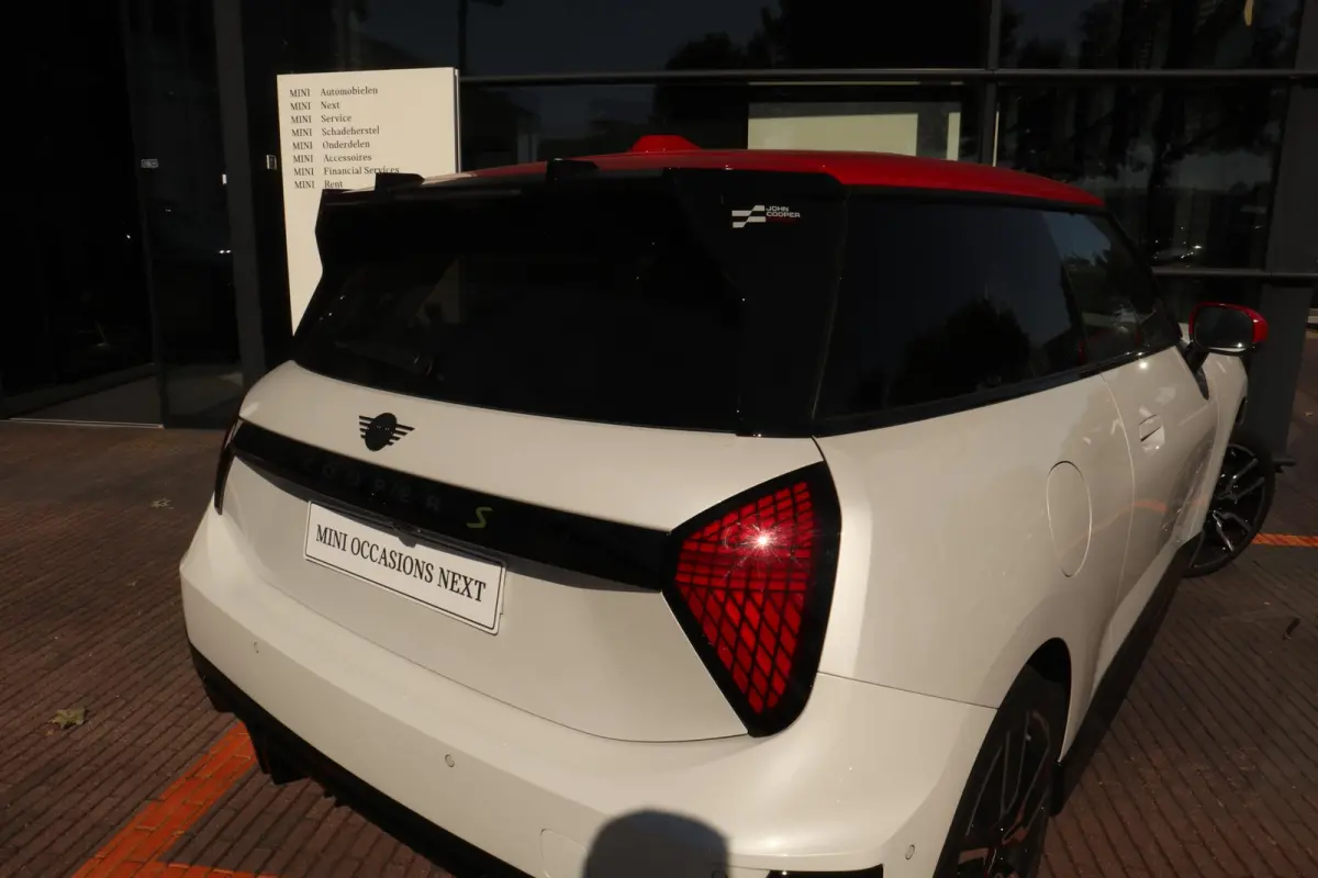 3-Deurs SE | John Cooper Works uitvoering | Pakket M | SOH 98% |