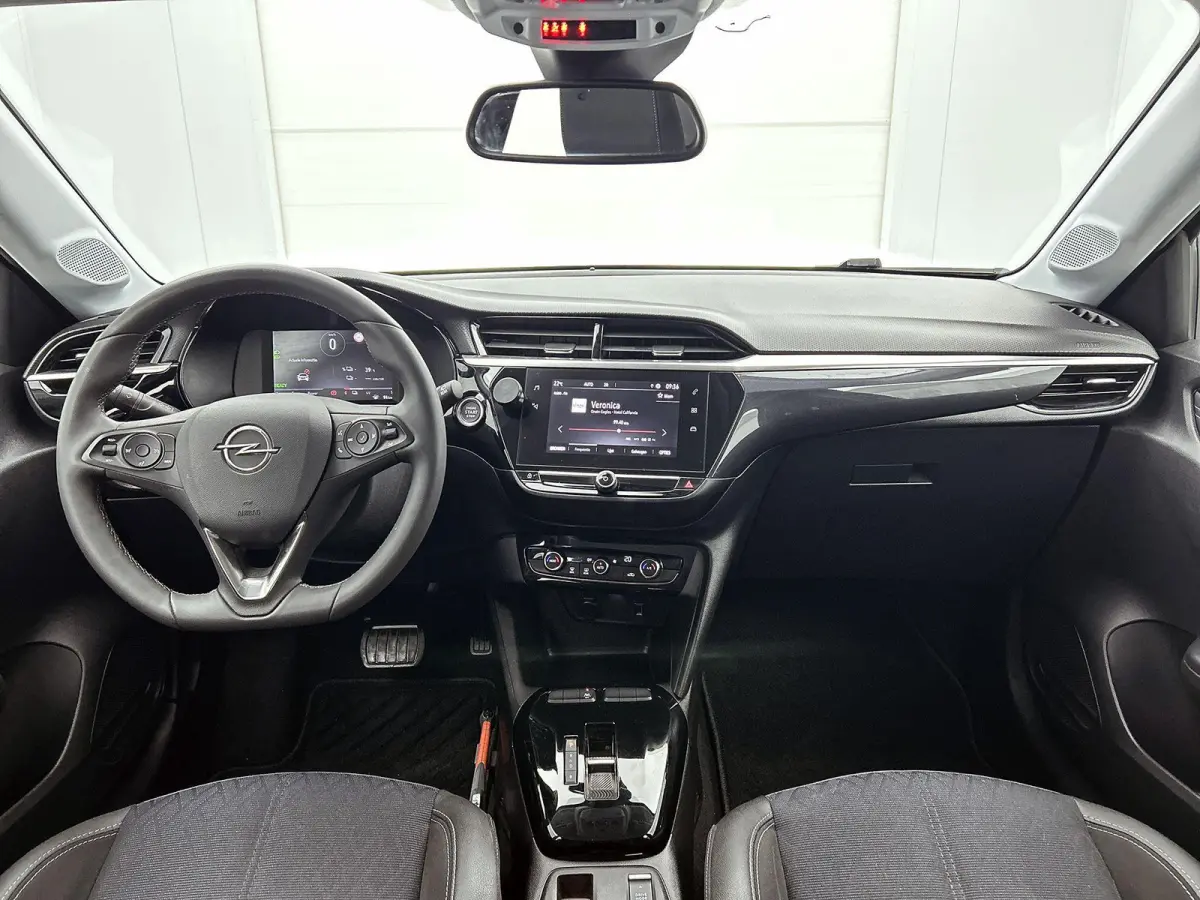 136pk Elegance 50 kWh Automaat | 1ste eigenaar | Apple CarPlay/Android Auto | 3 FASE | Armsteun | Camera | Dodehoekdetectie | Keyless | Navigatie | AUTOMAAT | Parkeersensoren | Isofix |