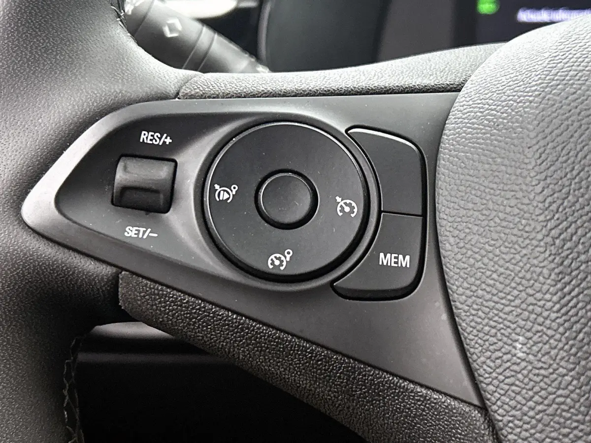 136pk Elegance 50 kWh Automaat | 1ste eigenaar | Apple CarPlay/Android Auto | 3 FASE | Armsteun | Camera | Dodehoekdetectie | Keyless | Navigatie | AUTOMAAT | Parkeersensoren | Isofix |