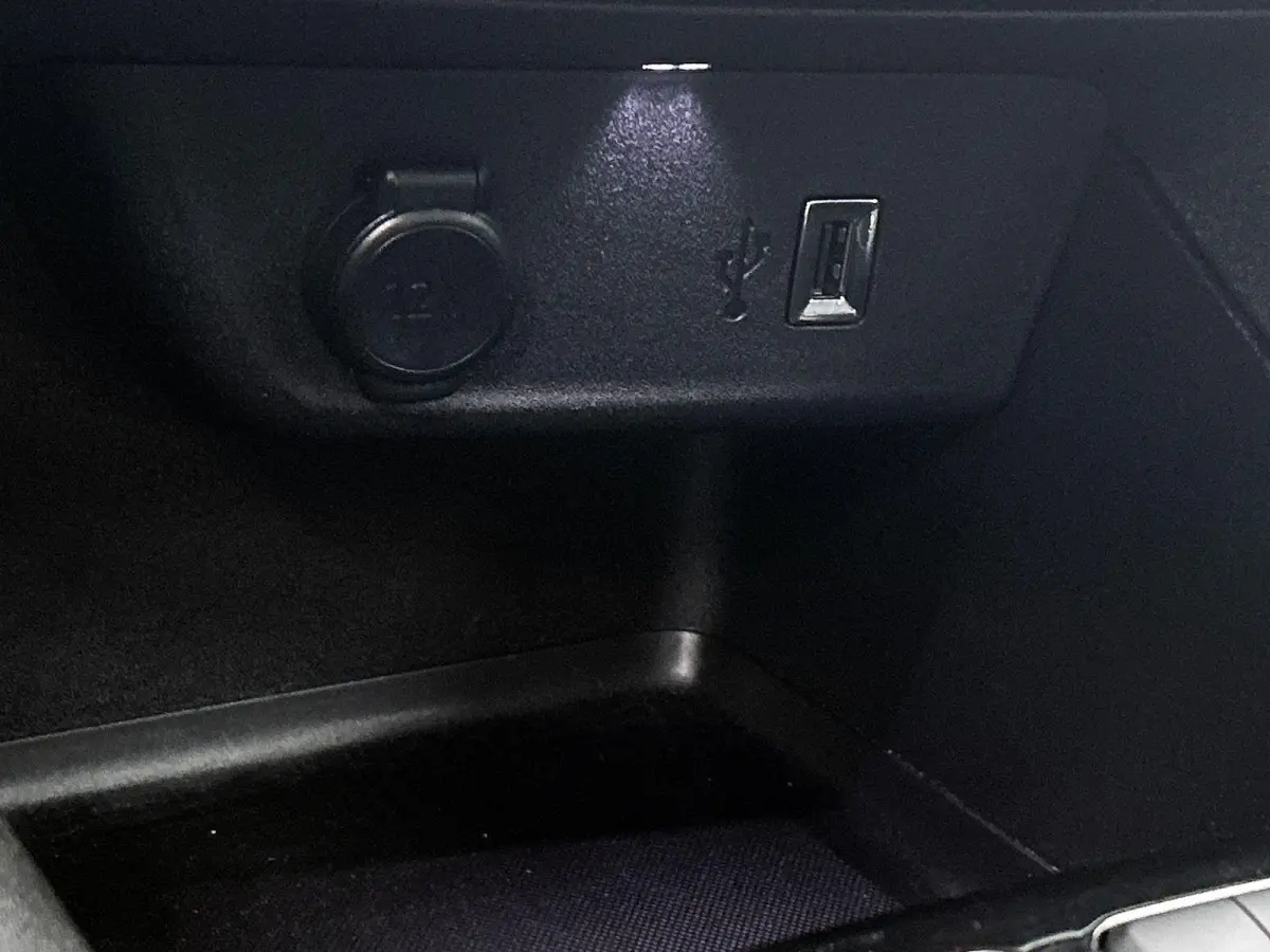 136pk Elegance 50 kWh Automaat | 1ste eigenaar | Apple CarPlay/Android Auto | 3 FASE | Armsteun | Camera | Dodehoekdetectie | Keyless | Navigatie | AUTOMAAT | Parkeersensoren | Isofix |