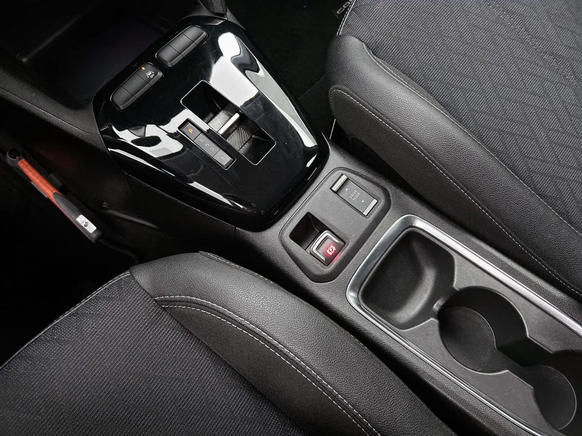 136pk Elegance 50 kWh Automaat | 1ste eigenaar | Apple CarPlay/Android Auto | 3 FASE | Armsteun | Camera | Dodehoekdetectie | Keyless | Navigatie | AUTOMAAT | Parkeersensoren | Isofix |