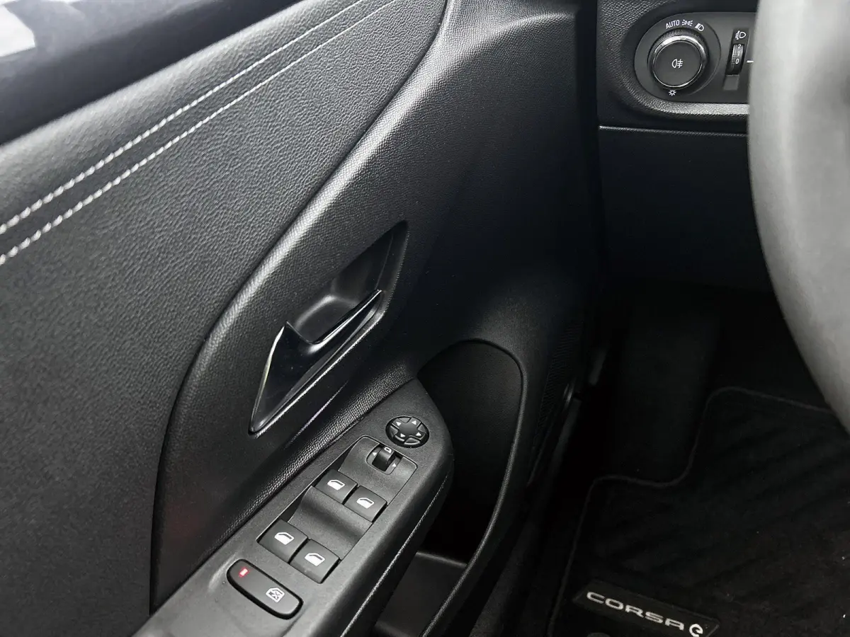 136pk Elegance 50 kWh Automaat | 1ste eigenaar | Apple CarPlay/Android Auto | 3 FASE | Armsteun | Camera | Dodehoekdetectie | Keyless | Navigatie | AUTOMAAT | Parkeersensoren | Isofix |