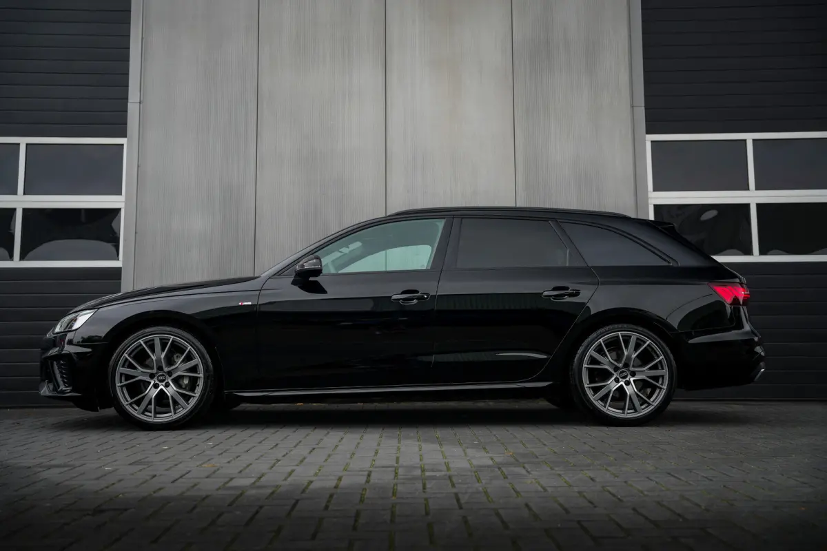 40 TFSI 204 pk Quattro S-Edition Competition /BTW-Auto/ Pano-Dak/ B&O 3D/ ACC/ Keyless/ Camera/ Sport-Stoelen/ Stoel.Verw/ Massage/ Trekhaak/ 19'' LMV