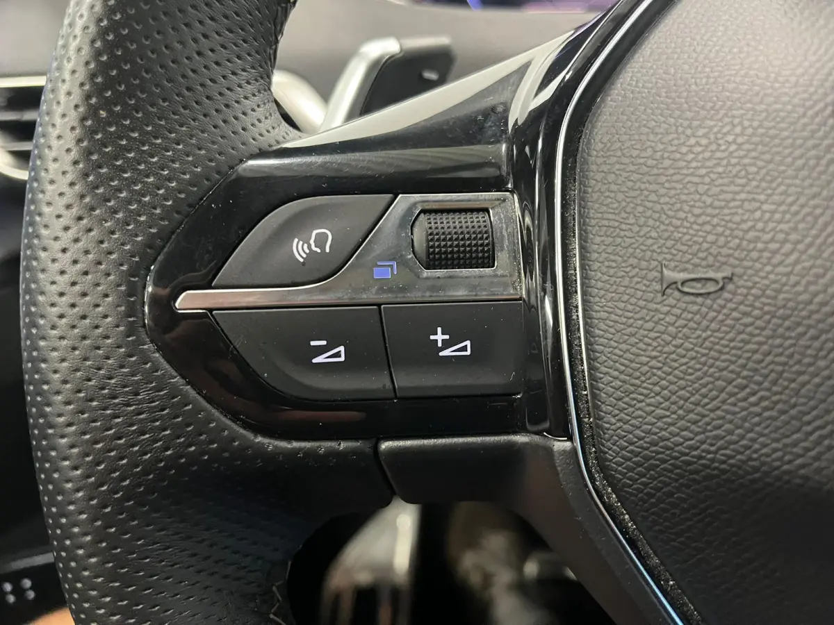 1.2 PureTech GT 7 persoons Panoramdak Trekhaak Navigatie Apple Carplay Android Auto Camera Parkeersensoren Adaptive Cruise Control Memory stoelen Stoelverwarming Elektrische achterklep Full 