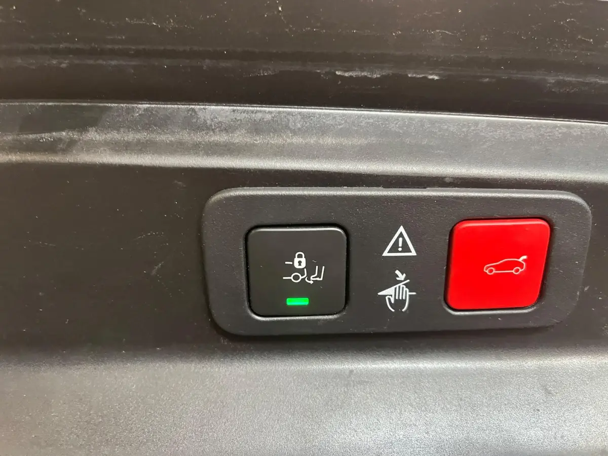 1.2 PureTech GT 7 persoons Panoramdak Trekhaak Navigatie Apple Carplay Android Auto Camera Parkeersensoren Adaptive Cruise Control Memory stoelen Stoelverwarming Elektrische achterklep Full 