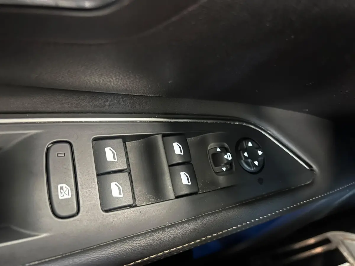 1.2 PureTech GT 7 persoons Panoramdak Trekhaak Navigatie Apple Carplay Android Auto Camera Parkeersensoren Adaptive Cruise Control Memory stoelen Stoelverwarming Elektrische achterklep Full 