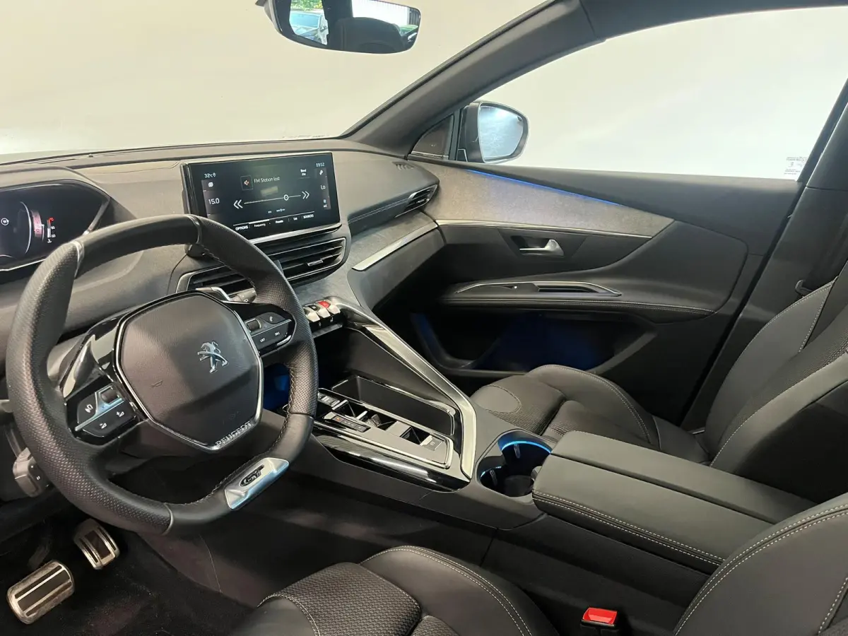 1.2 PureTech GT 7 persoons Panoramdak Trekhaak Navigatie Apple Carplay Android Auto Camera Parkeersensoren Adaptive Cruise Control Memory stoelen Stoelverwarming Elektrische achterklep Full 