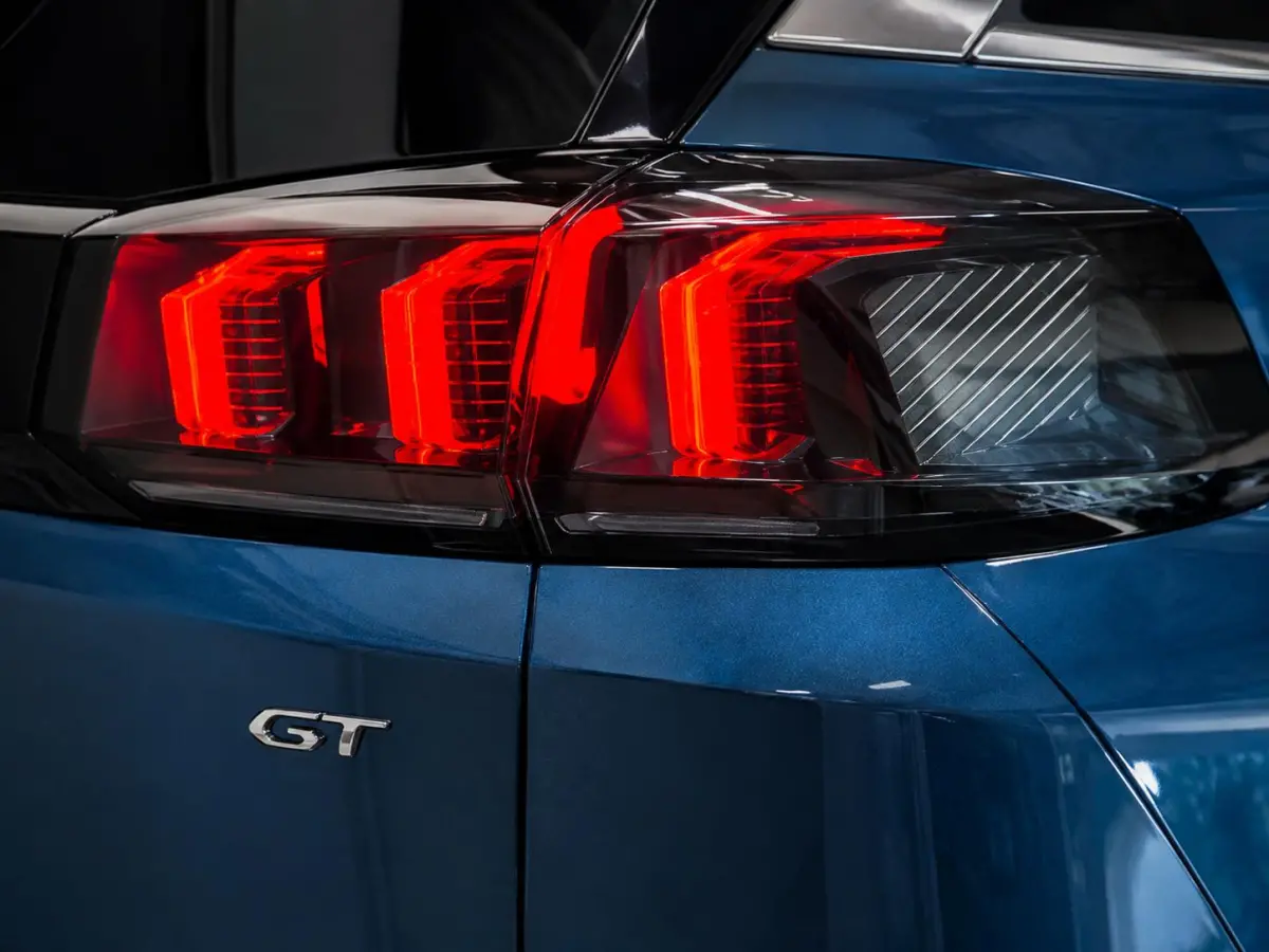 1.2 PureTech GT 7 persoons Panoramdak Trekhaak Navigatie Apple Carplay Android Auto Camera Parkeersensoren Adaptive Cruise Control Memory stoelen Stoelverwarming Elektrische achterklep Full 