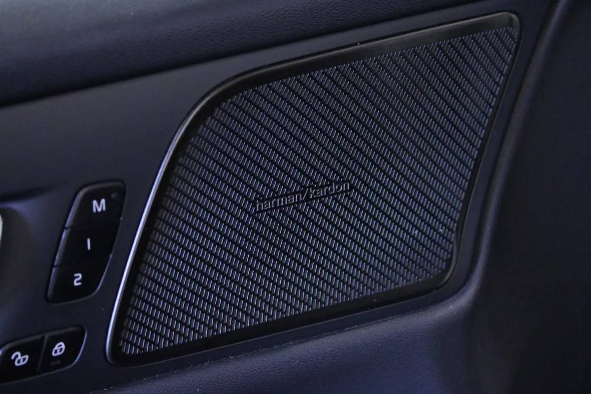 2.0 T6 Plug-in hybrid AWD Plus Dark | H/K | PANO |