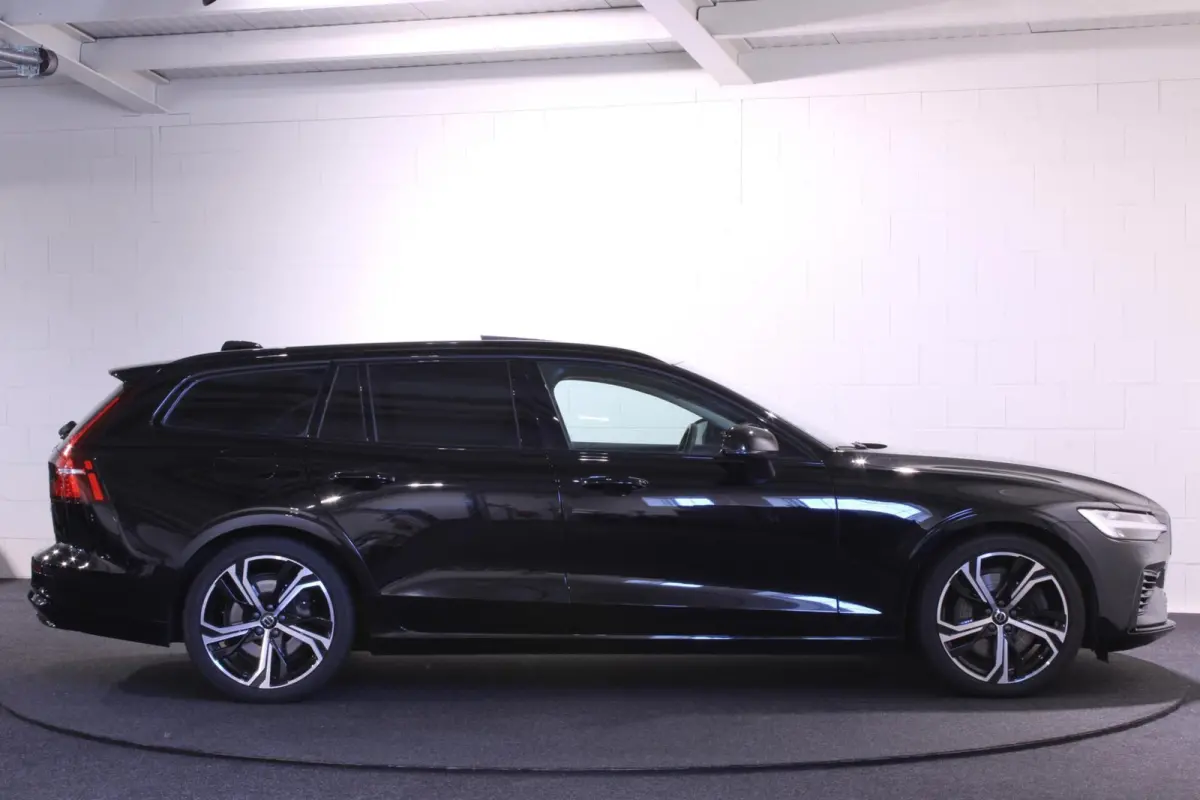 2.0 T6 Plug-in hybrid AWD Plus Dark | H/K | PANO |