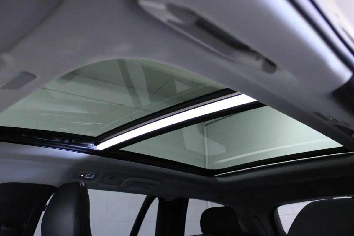 2.0 T6 Plug-in hybrid AWD Plus Dark | H/K | PANO |