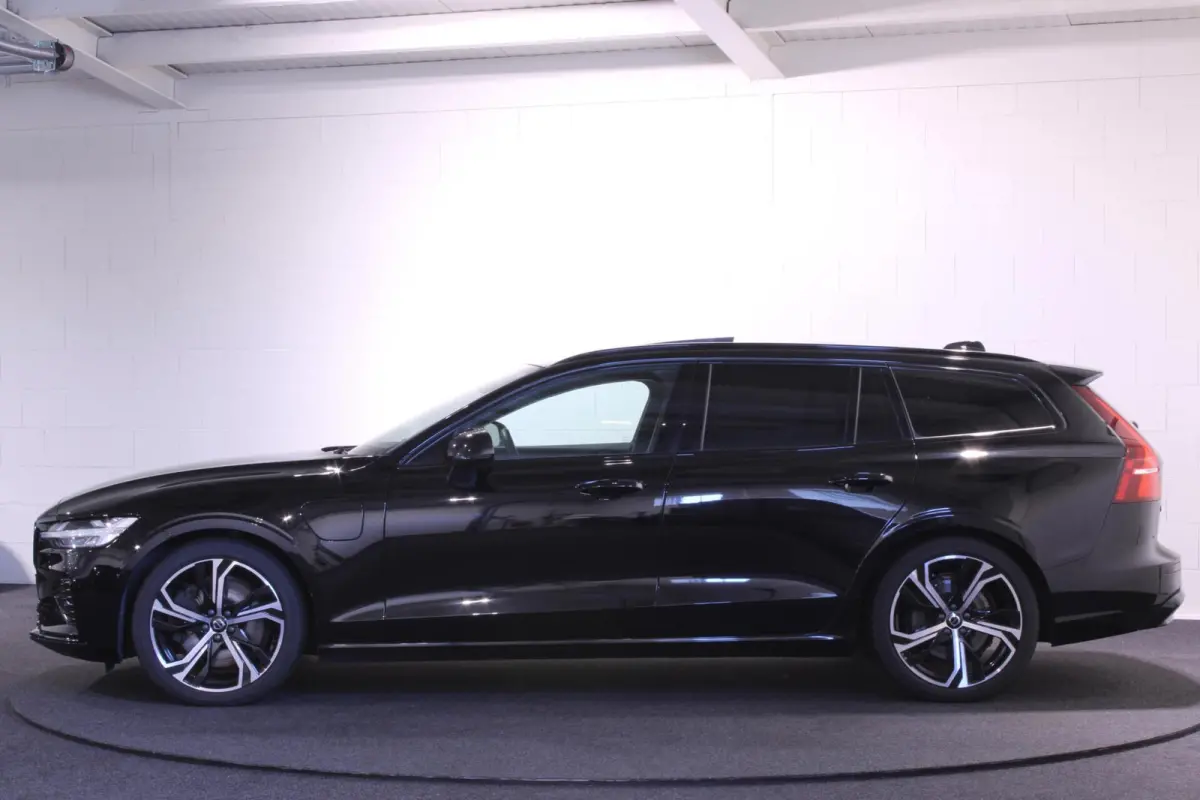2.0 T6 Plug-in hybrid AWD Plus Dark | H/K | PANO |