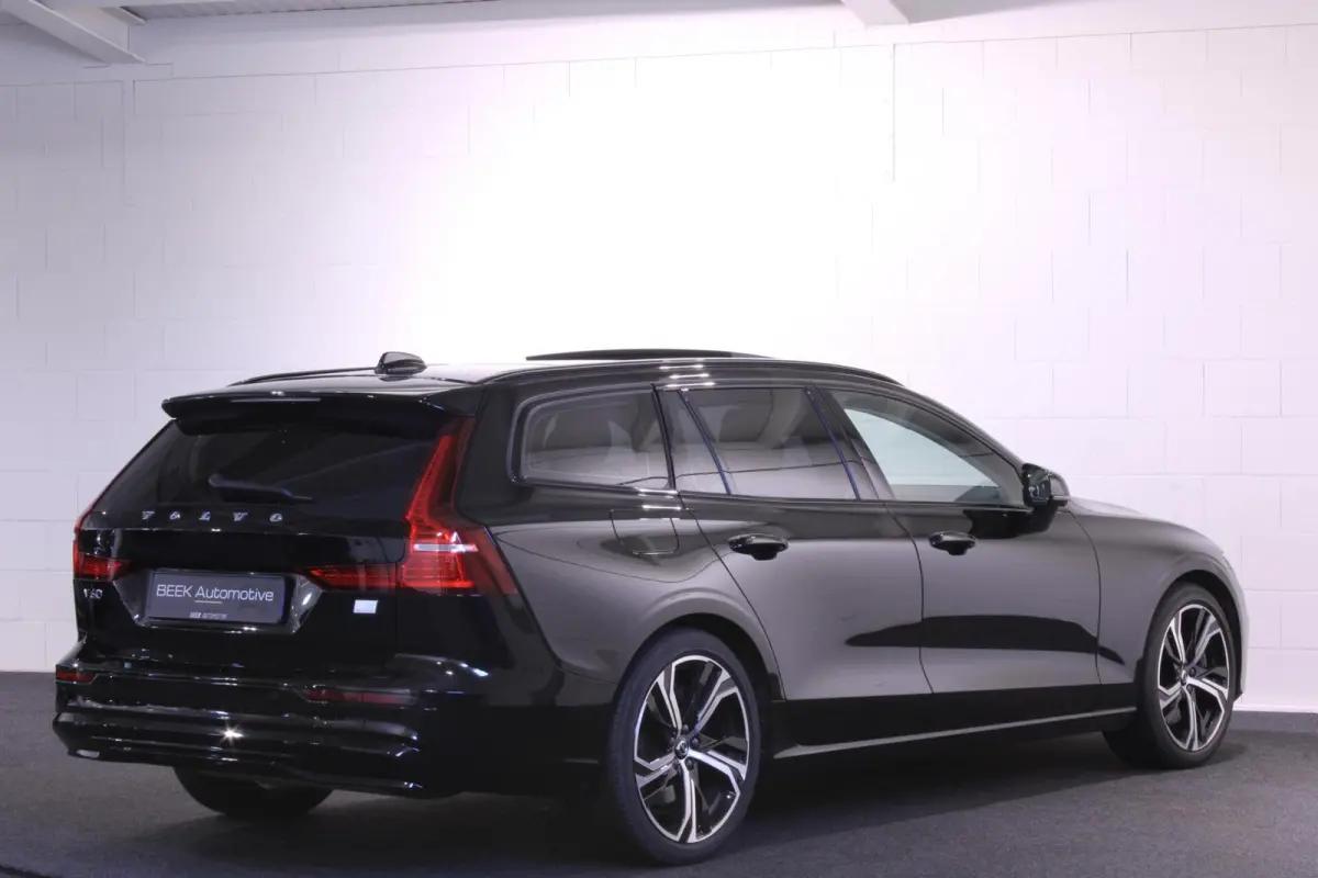 2.0 T6 Plug-in hybrid AWD Plus Dark | H/K | PANO |